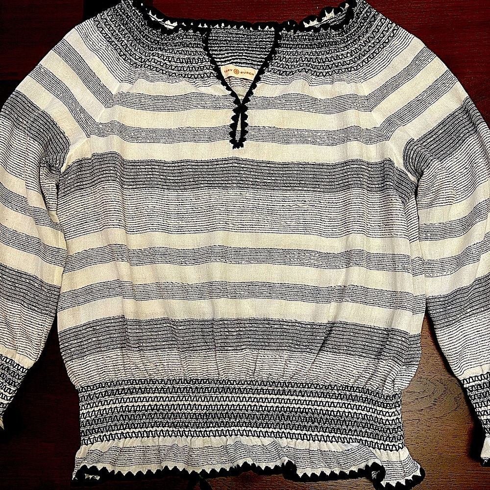 Tory Burch Long Sleeve Top; size Small